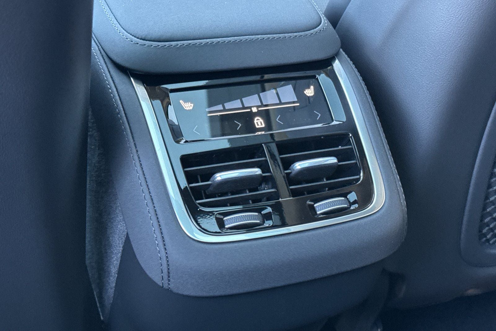 2027 Volvo XC90 B6 Ultra