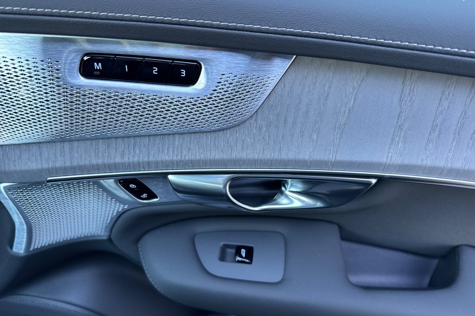 2027 Volvo XC90 B6 Ultra