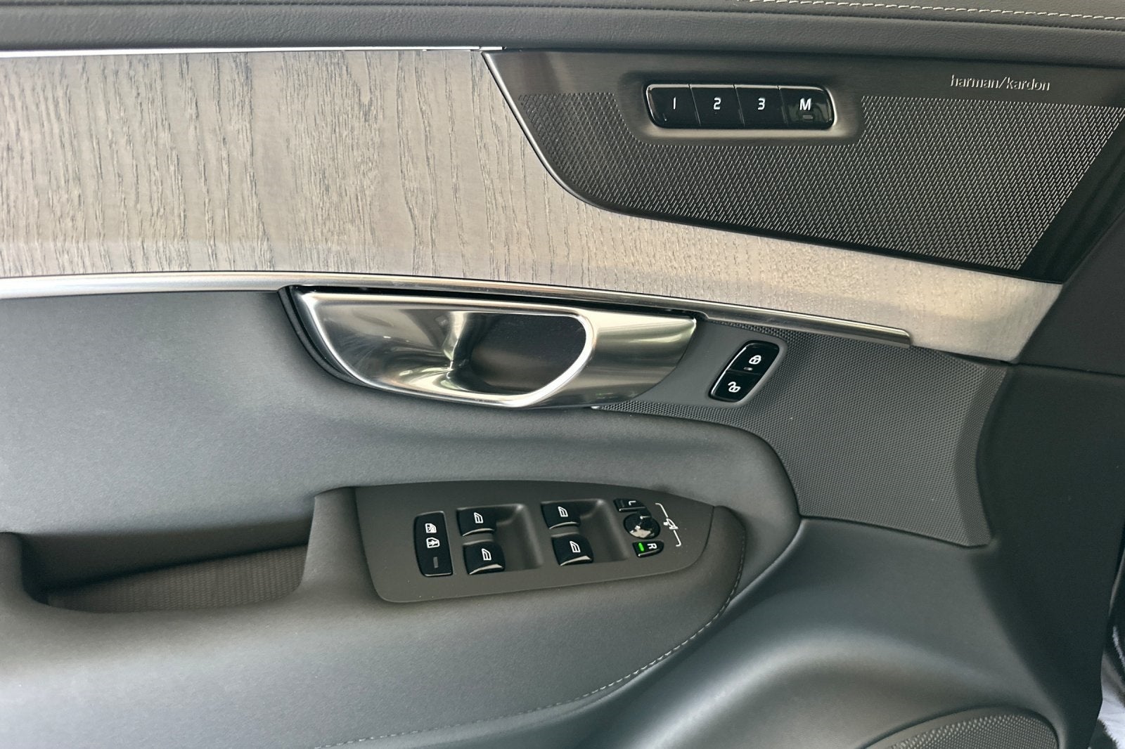 2025 Volvo XC90 B6 Ultra 2025.5