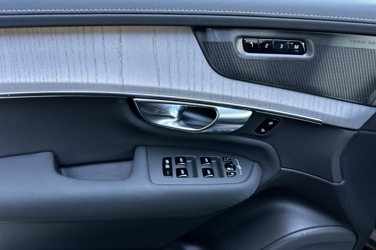 2025 Volvo XC90 B6 Ultra 2025.5