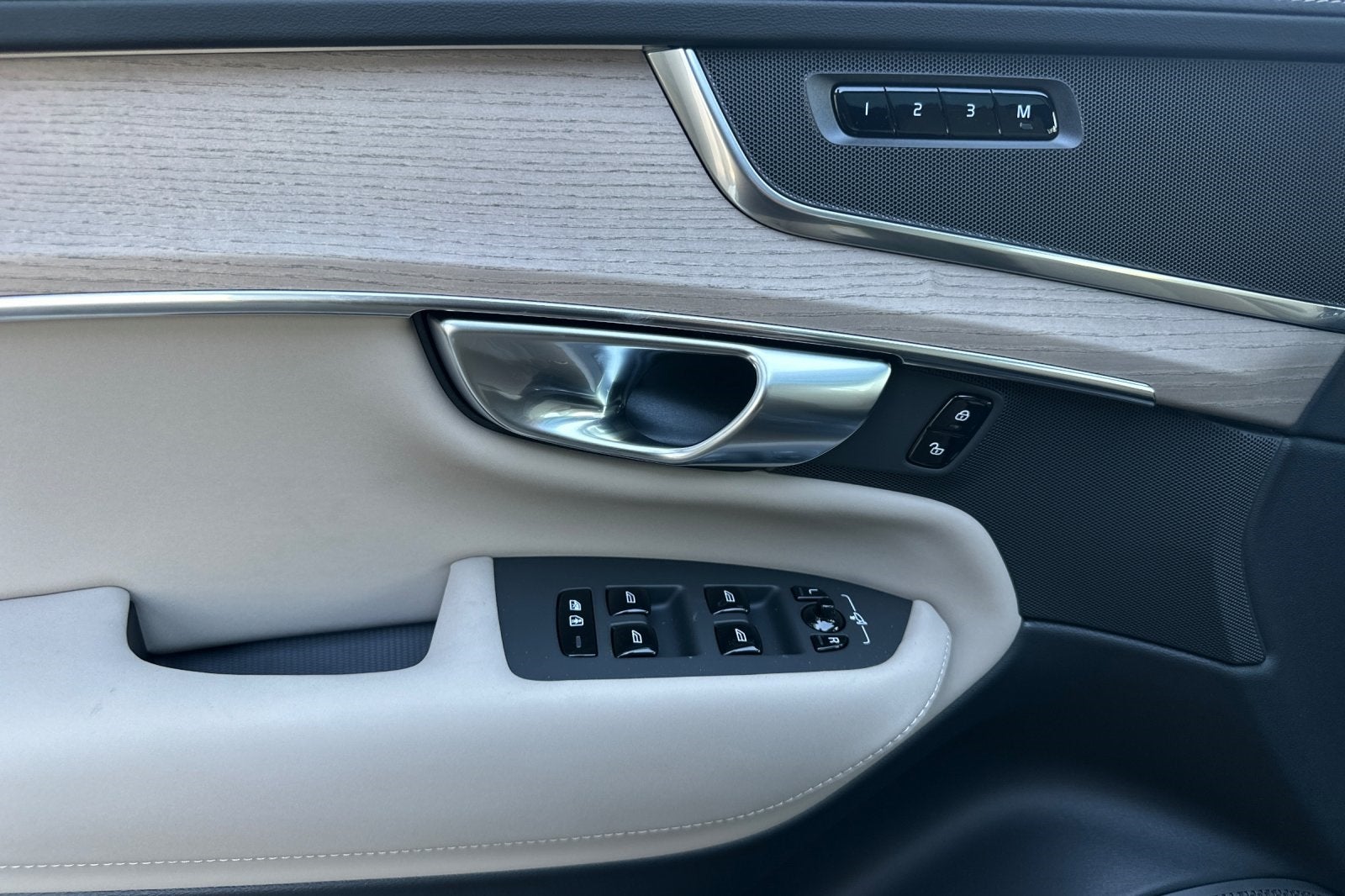 2026 Volvo XC90 B6 Core