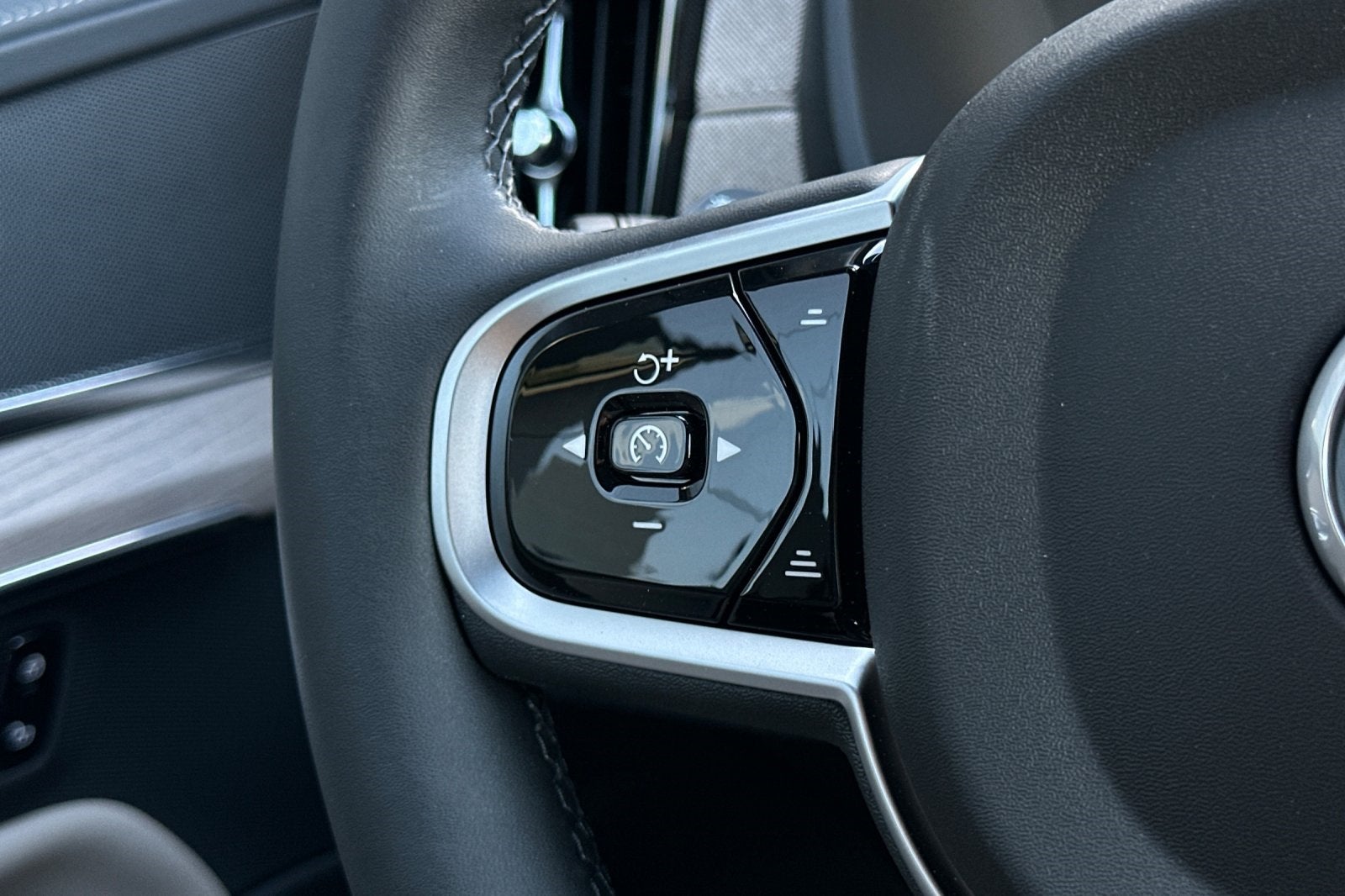 2026 Volvo XC90 B6 Core