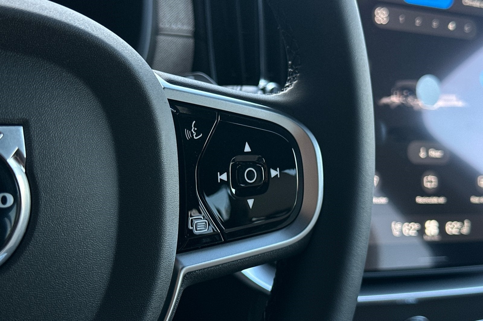 2026 Volvo XC90 B6 Core