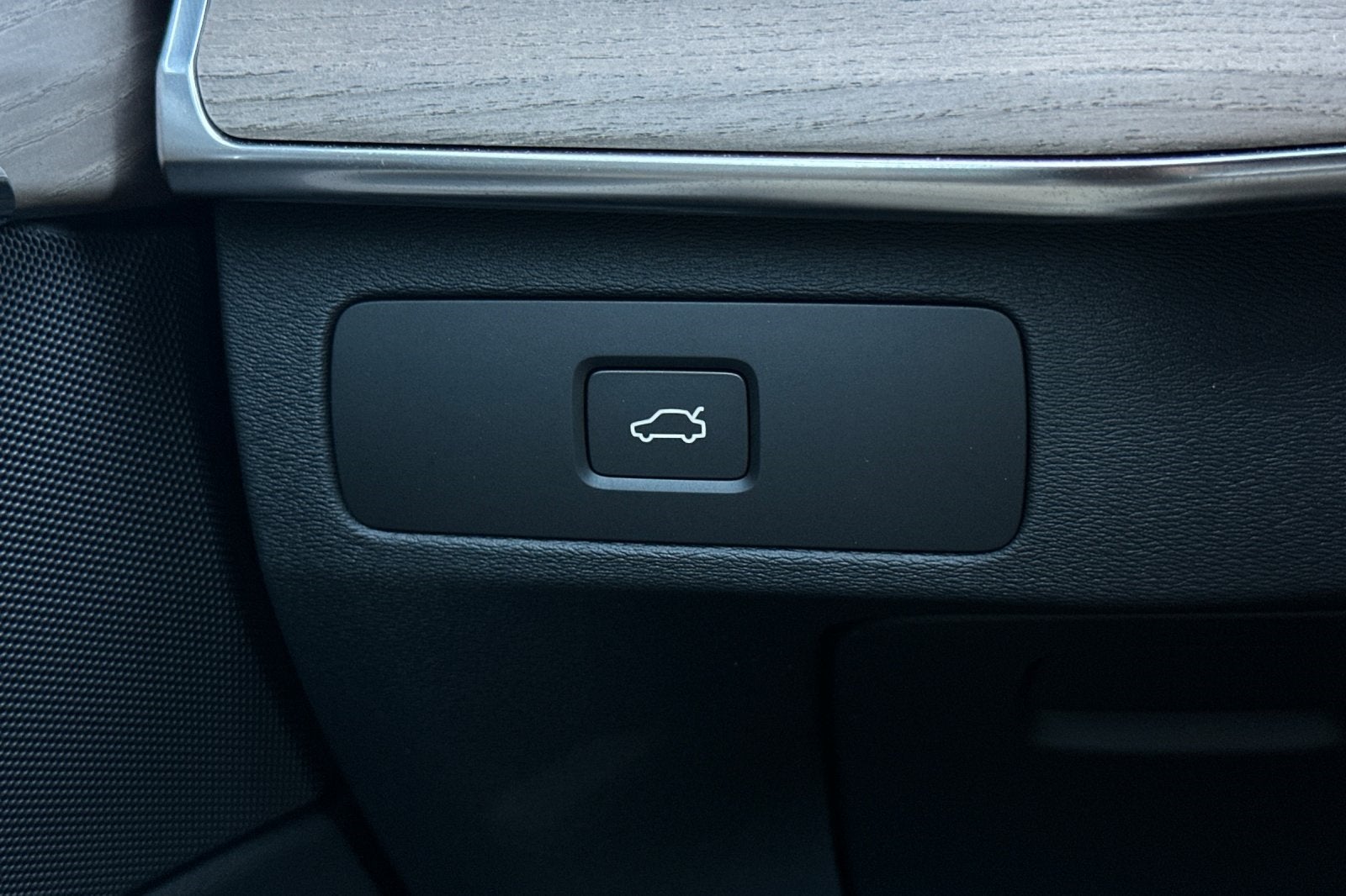 2026 Volvo XC90 B6 Core