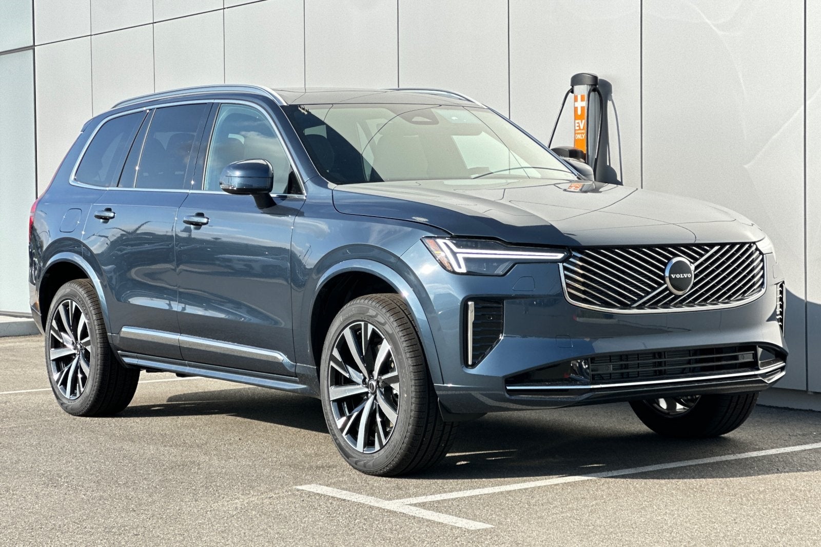 2026 Volvo XC90 B6 Core