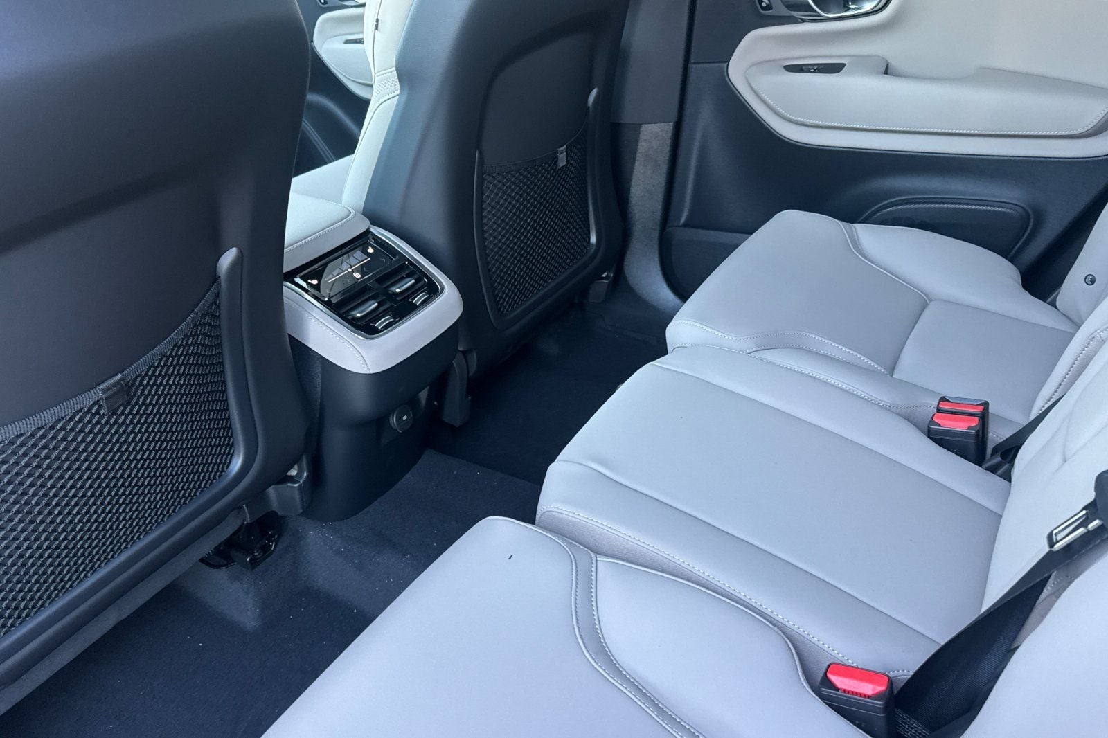 2026 Volvo XC90 B6 Core