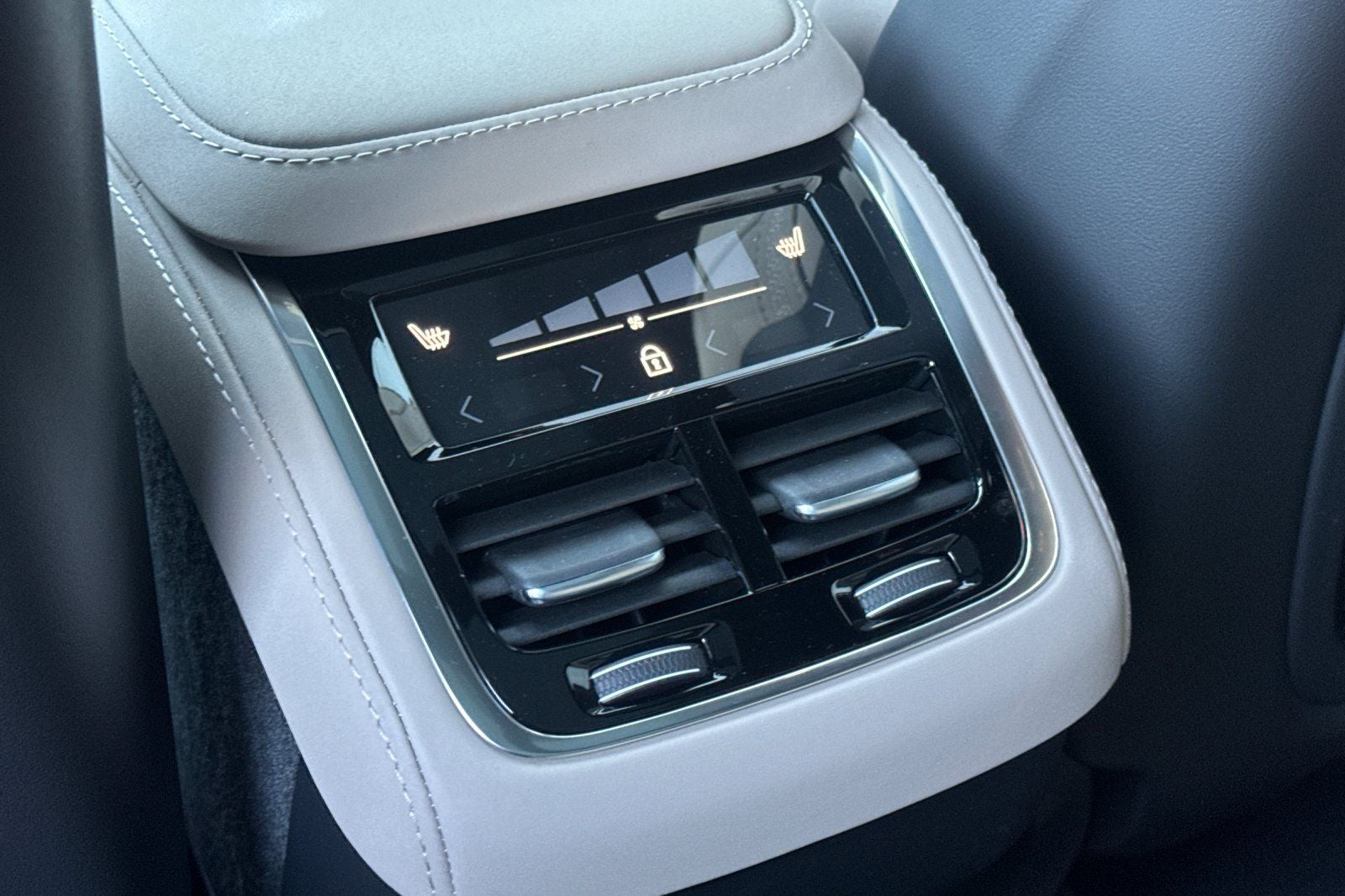 2026 Volvo XC90 B6 Core