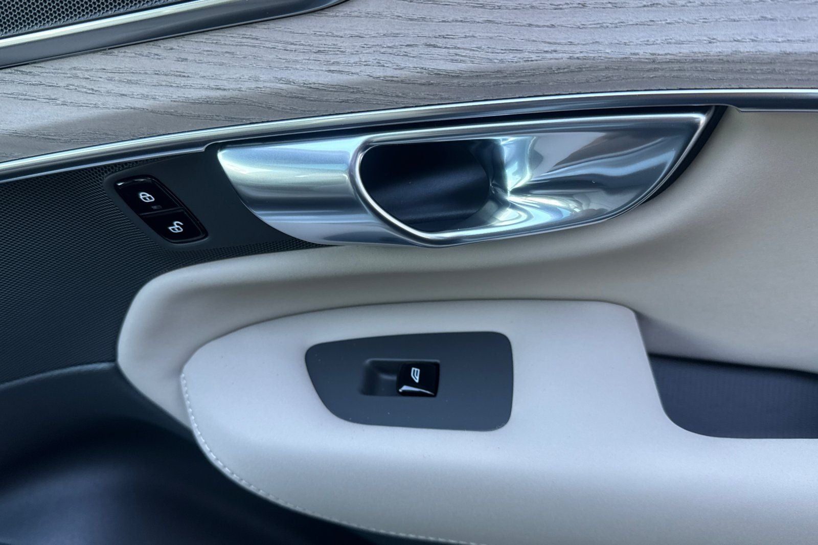 2026 Volvo XC90 B6 Core