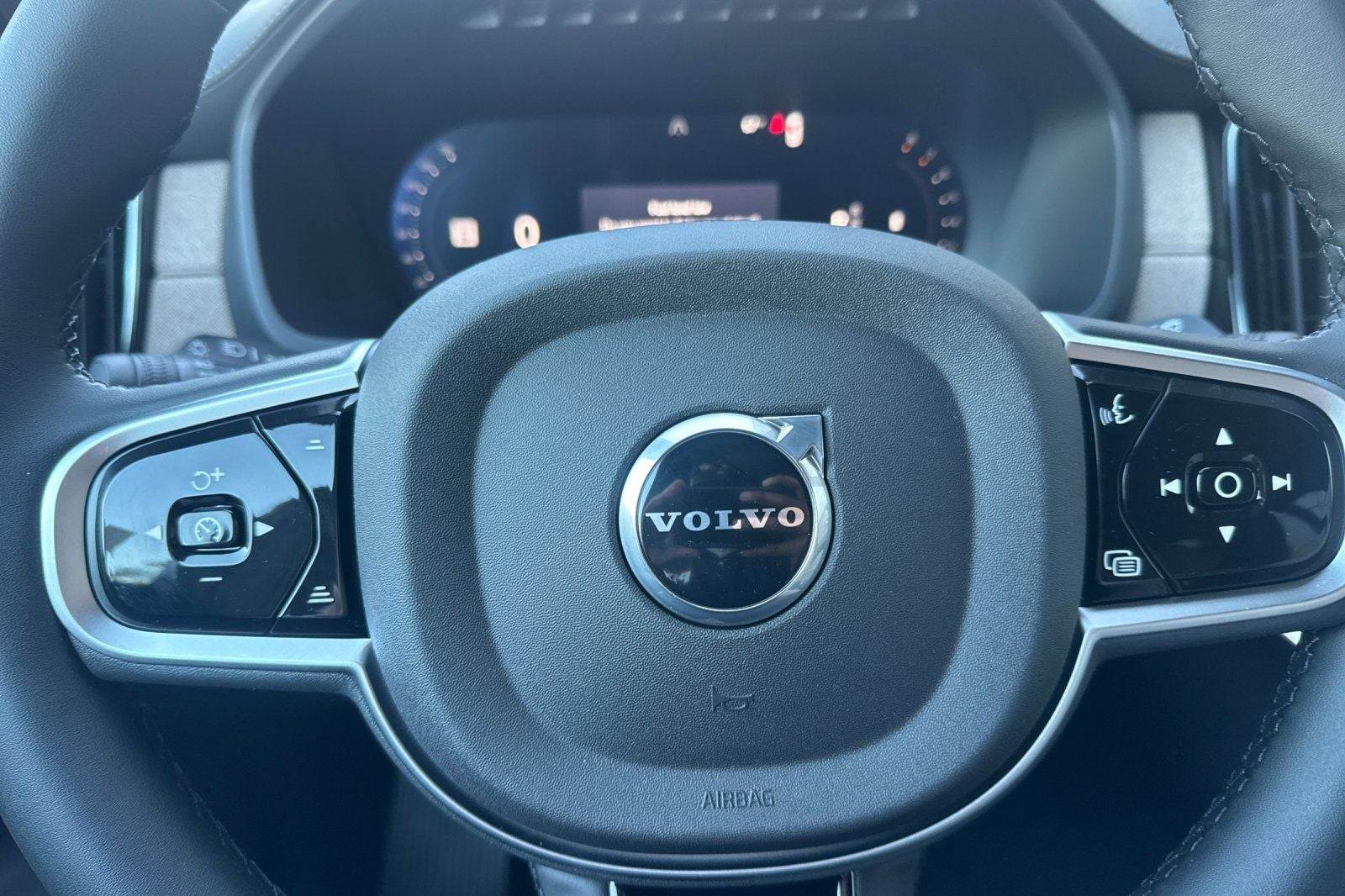 2026 Volvo XC90 B6 Core