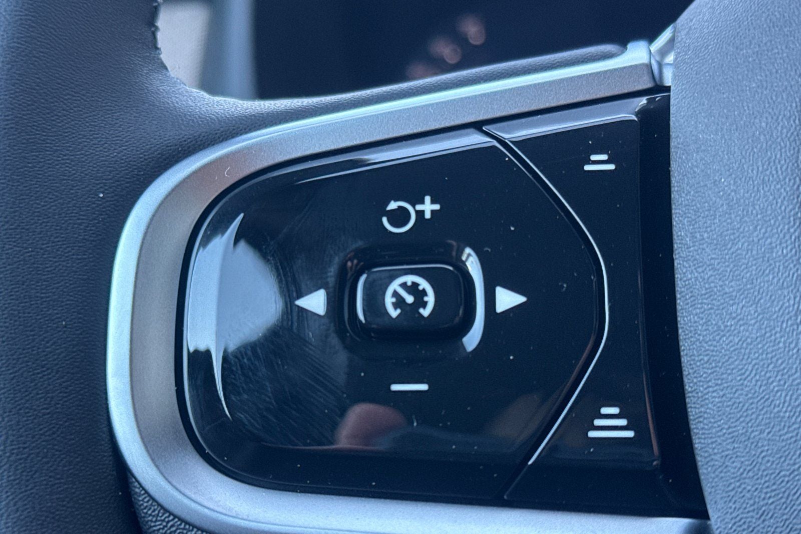 2026 Volvo XC90 B6 Core