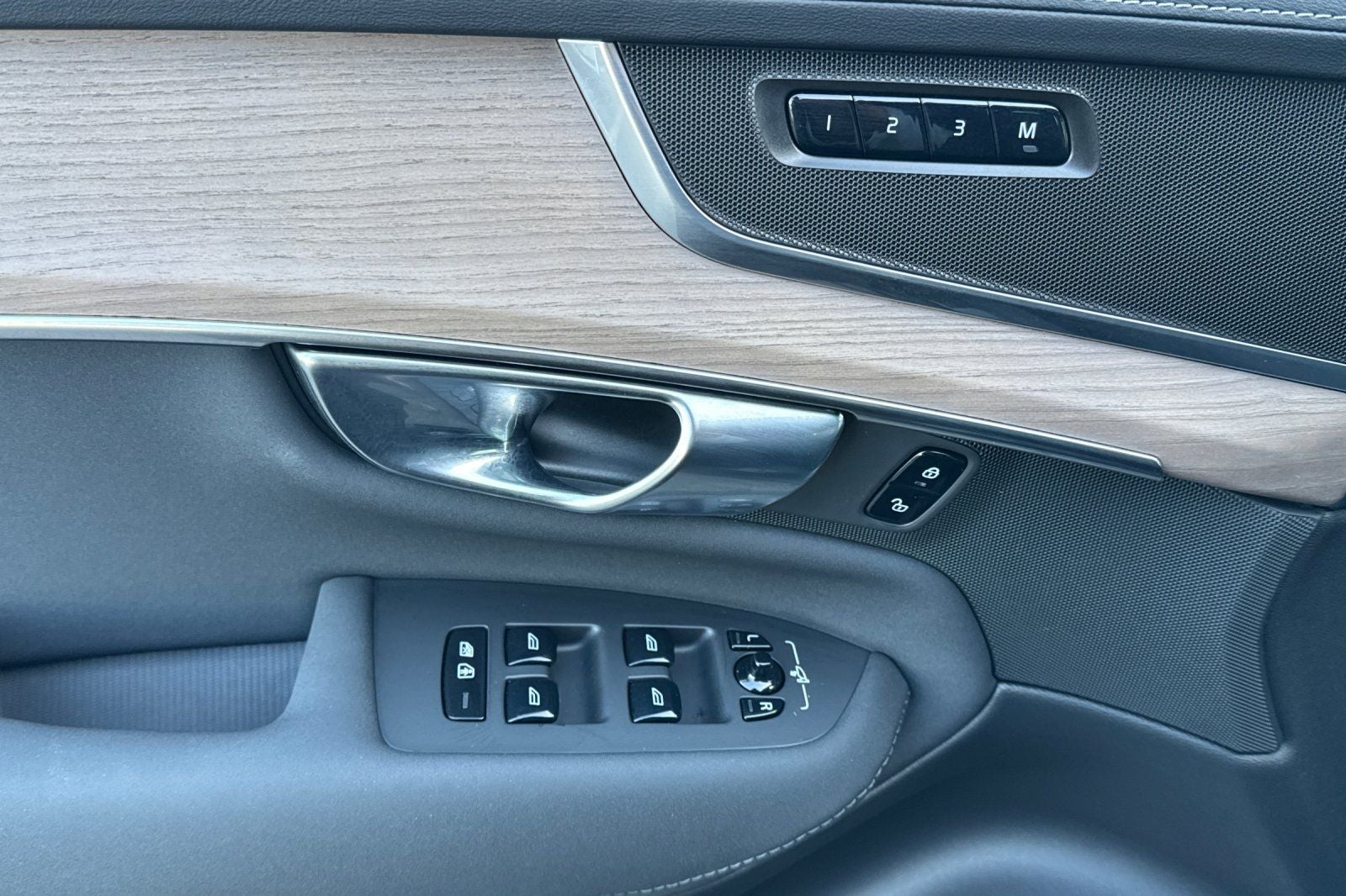 2026 Volvo XC90 B6 Core