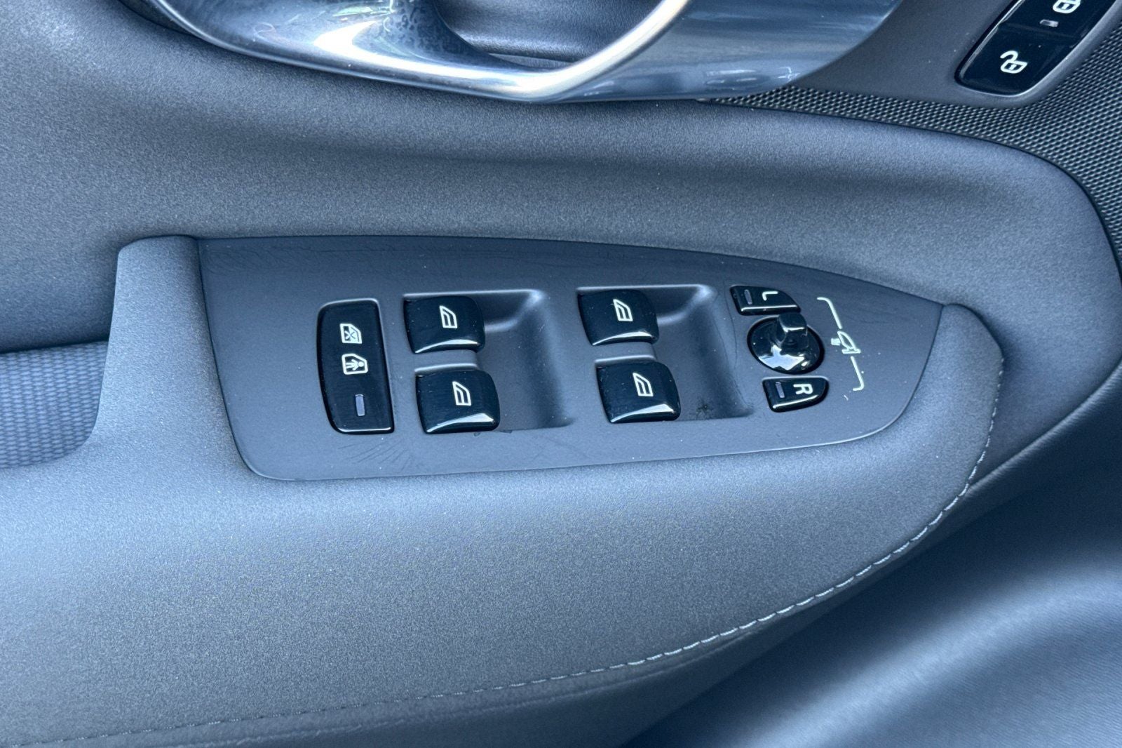 2026 Volvo XC90 B6 Core