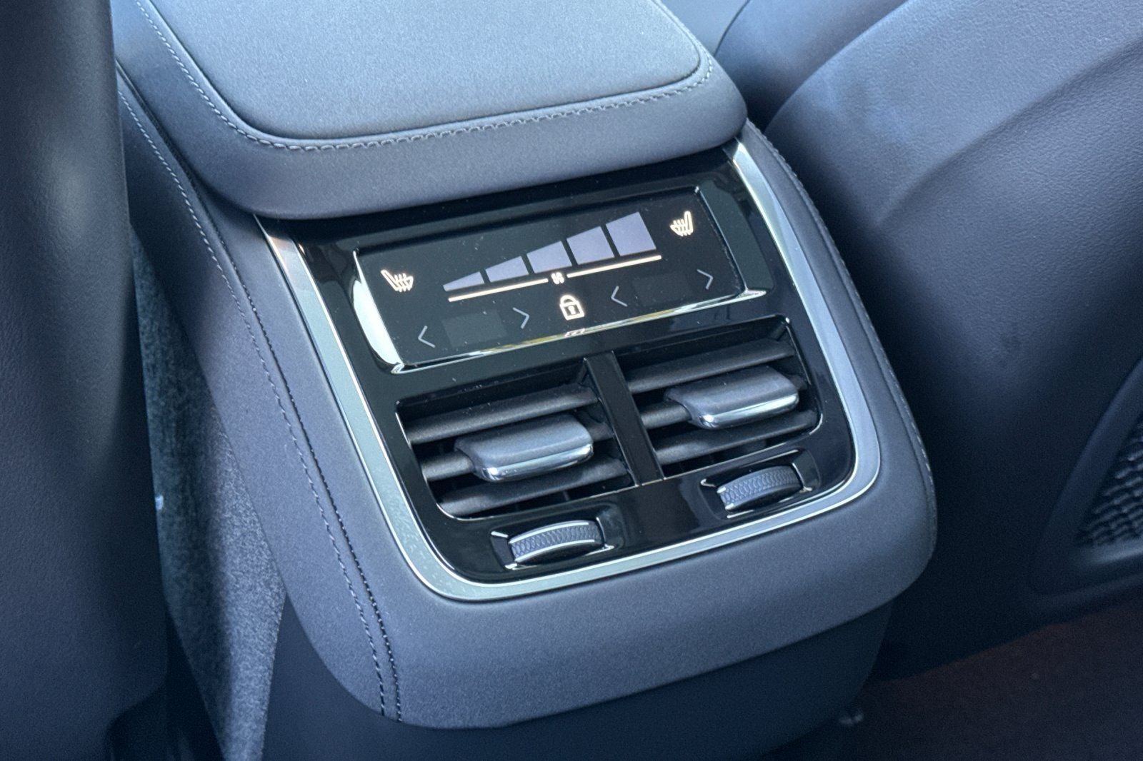 2026 Volvo XC90 B6 Core
