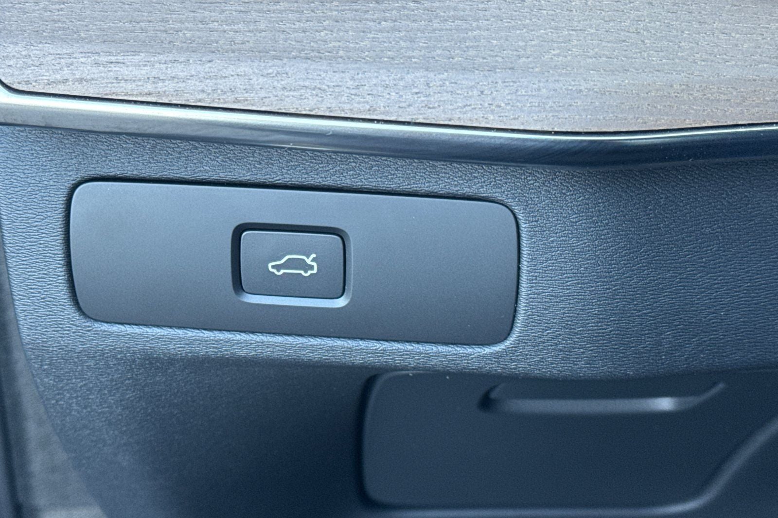 2026 Volvo XC90 B6 Core