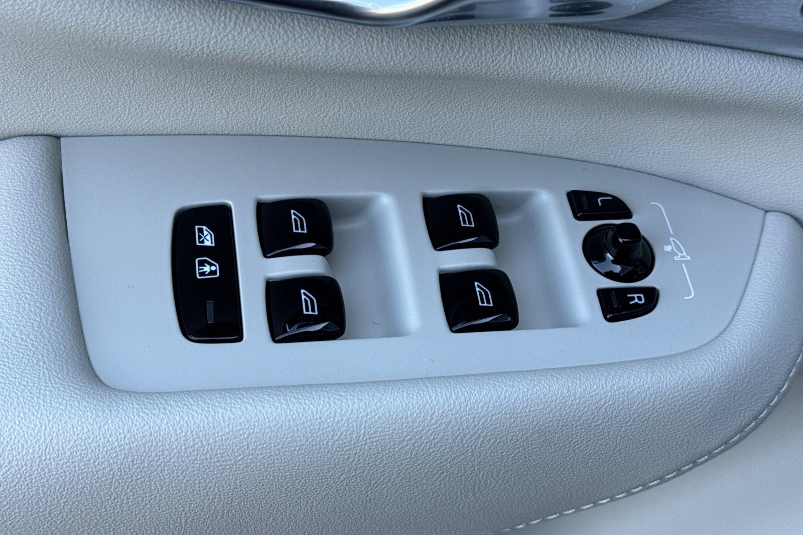 2027 Volvo XC90 B6 Ultra