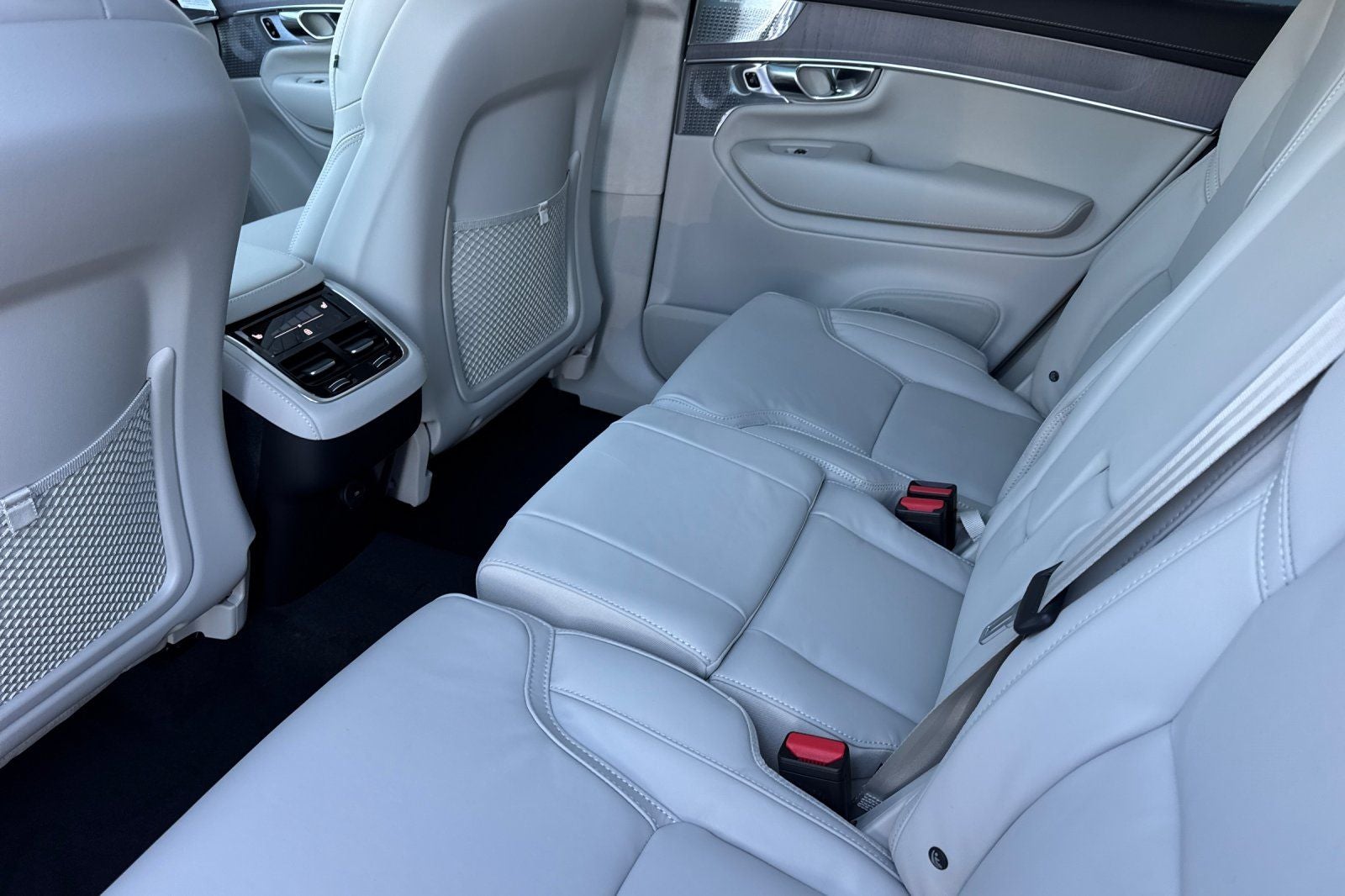 2027 Volvo XC90 B6 Ultra