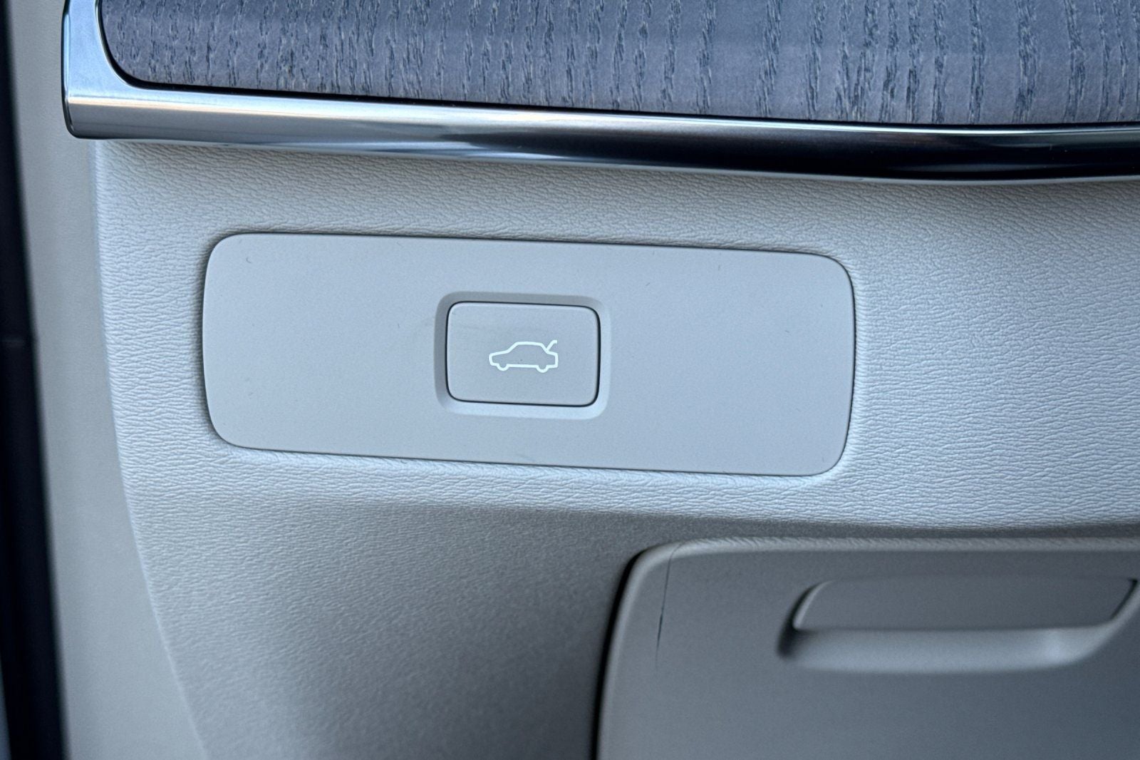2027 Volvo XC90 B6 Ultra
