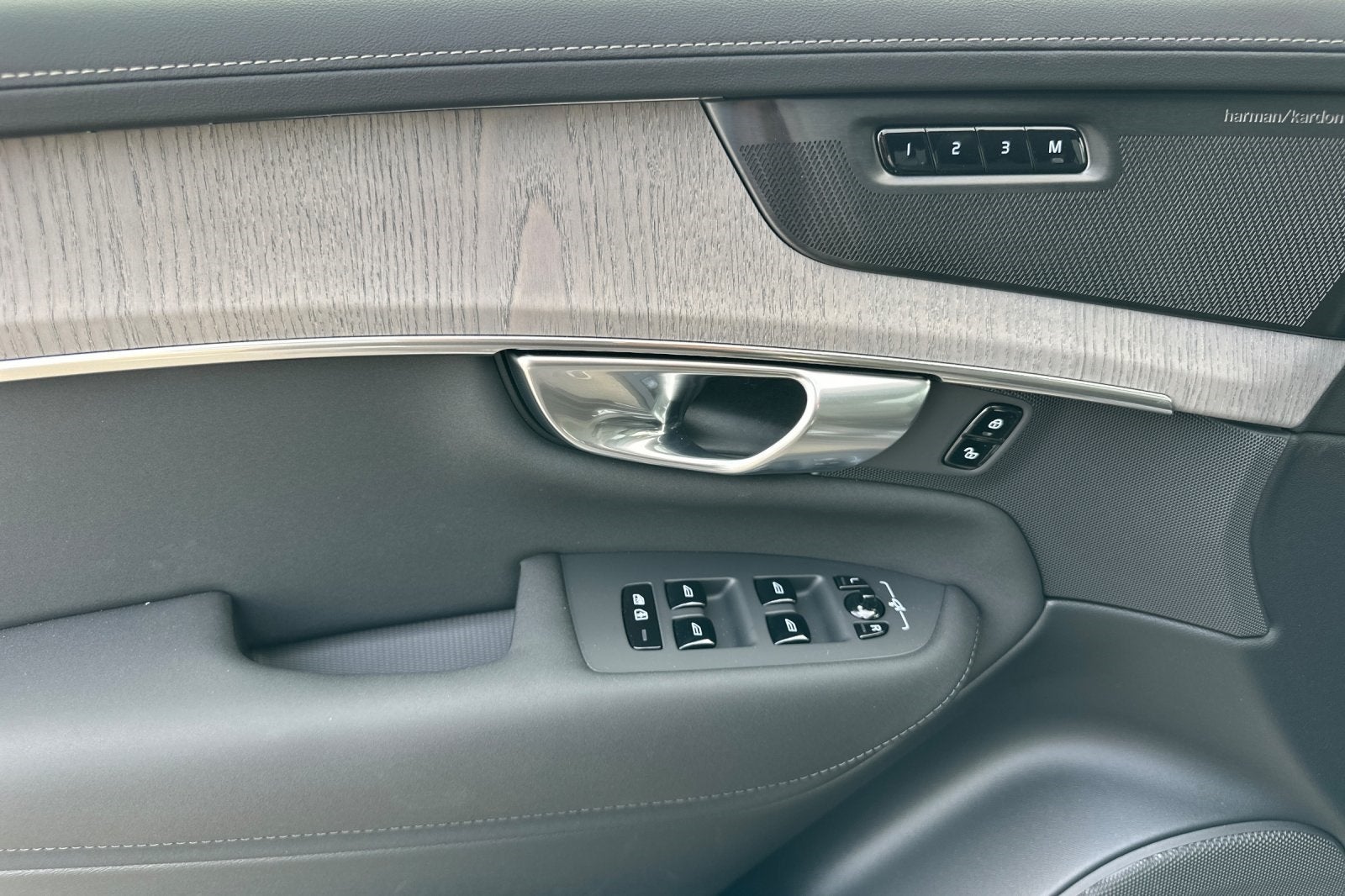 2026 Volvo XC90 B6 Ultra