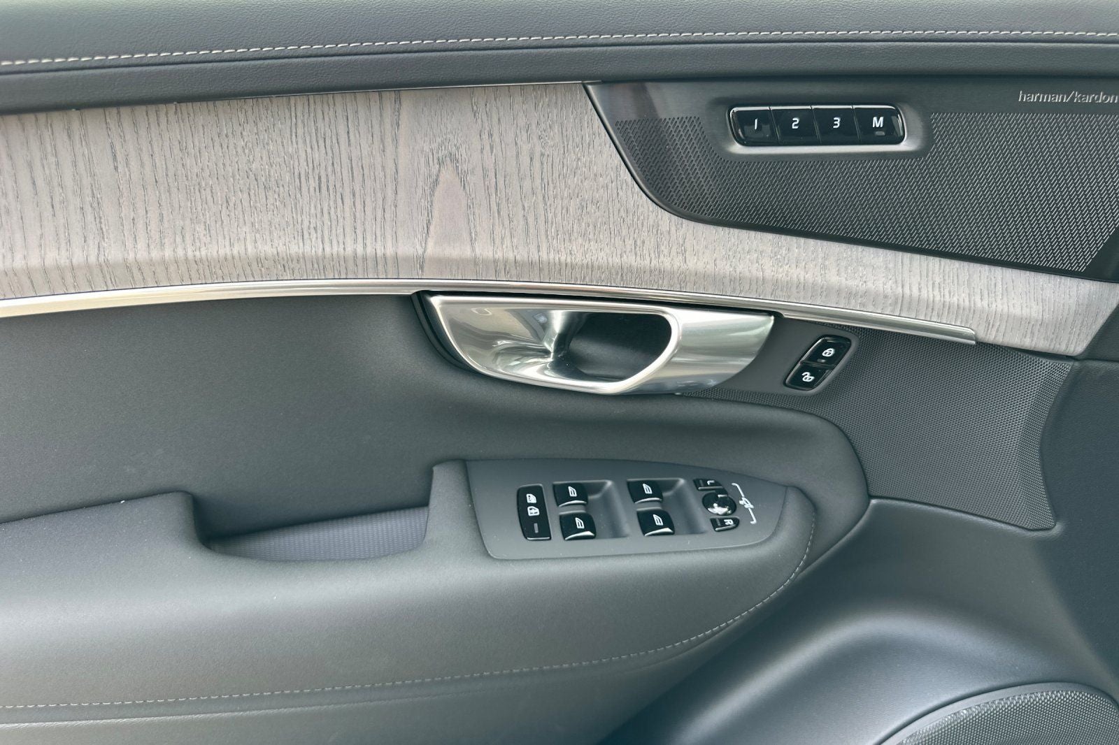 2026 Volvo XC90 B6 Ultra