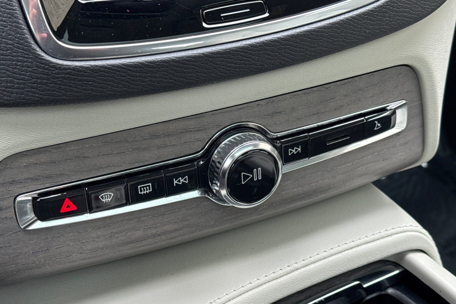 2023 Volvo XC90 B6 Core