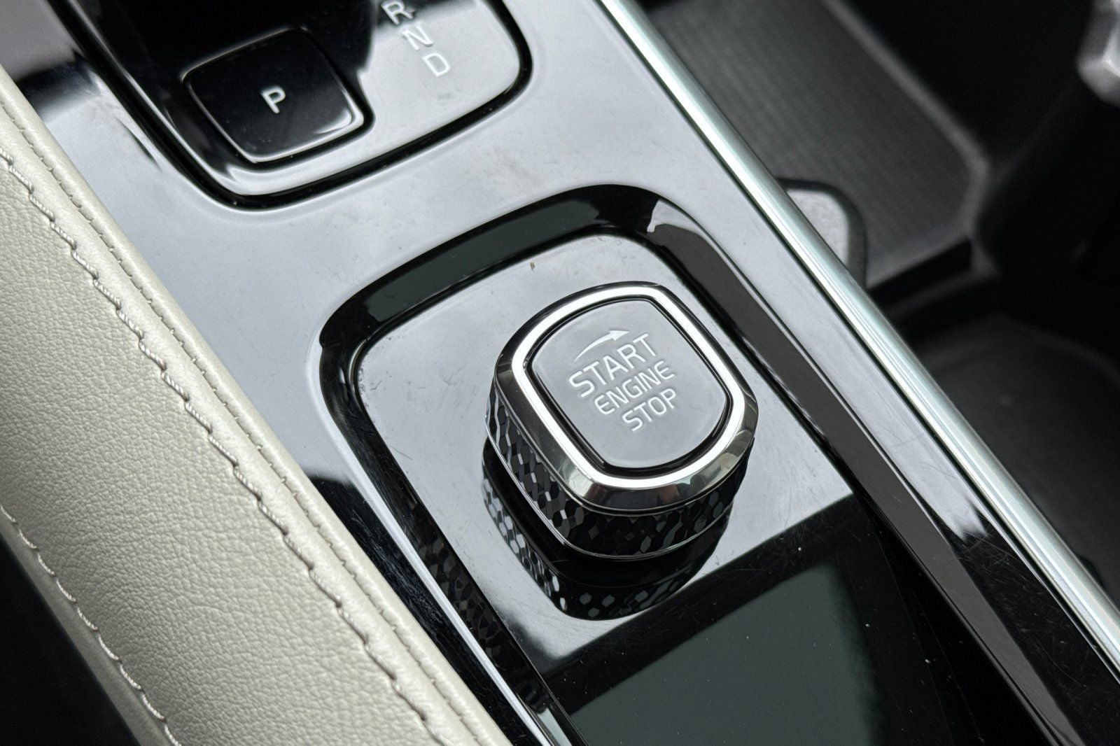 2023 Volvo XC90 B6 Core