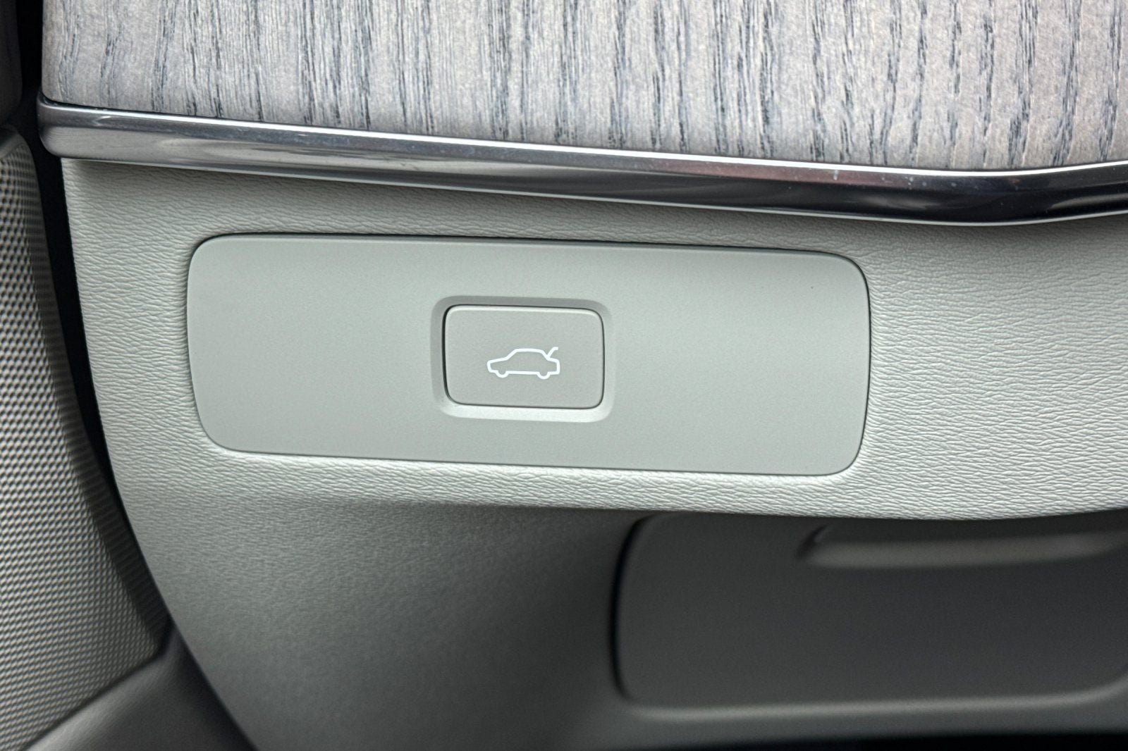 2023 Volvo XC90 B6 Core