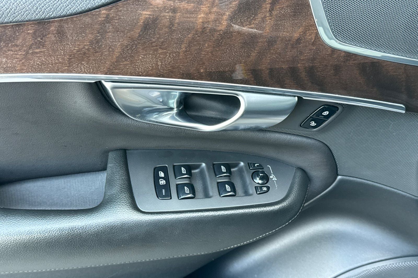 2019 Volvo XC90 T5 Momentum