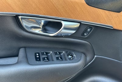 2021 Volvo XC90 Recharge Plug-In Hybrid T8 Inscription Expression 7 Passenger