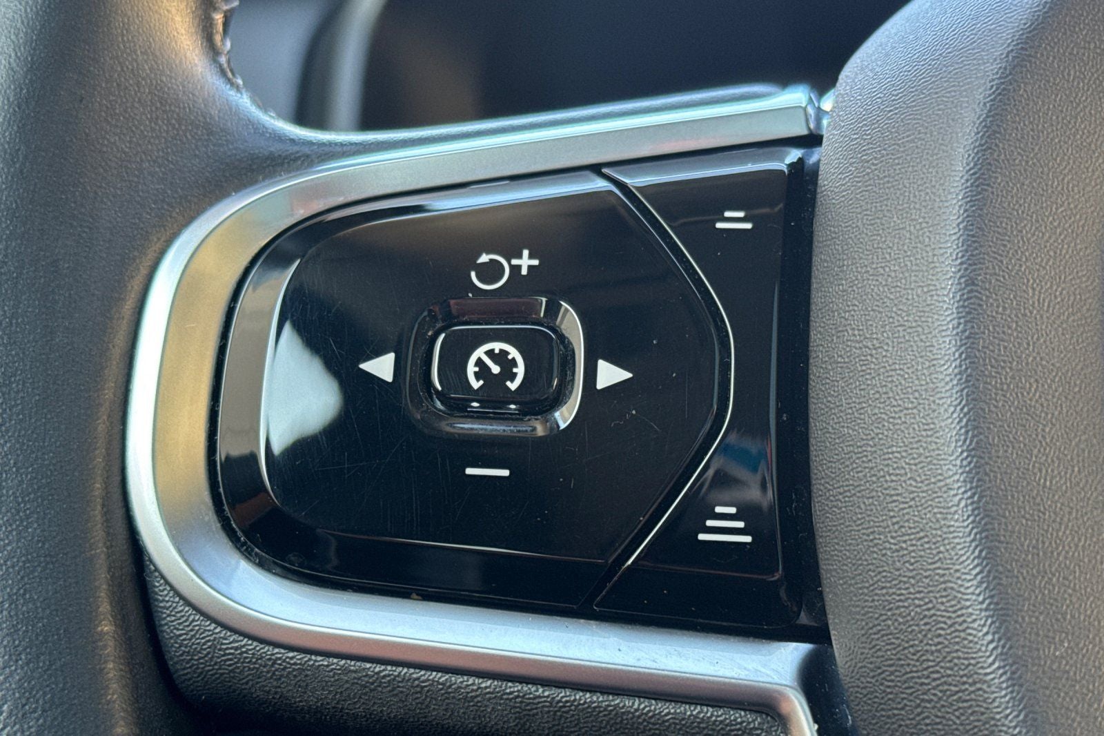 2021 Volvo XC90 Recharge Plug-In Hybrid T8 Inscription Expression 7 Passenger