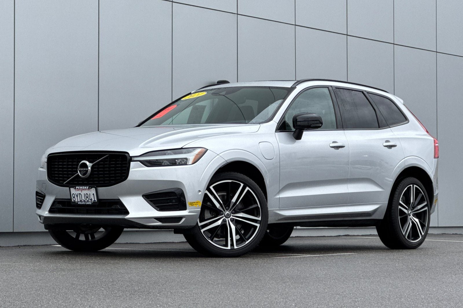 2021 Volvo XC60 Recharge Plug-In Hybrid T8 R-Design