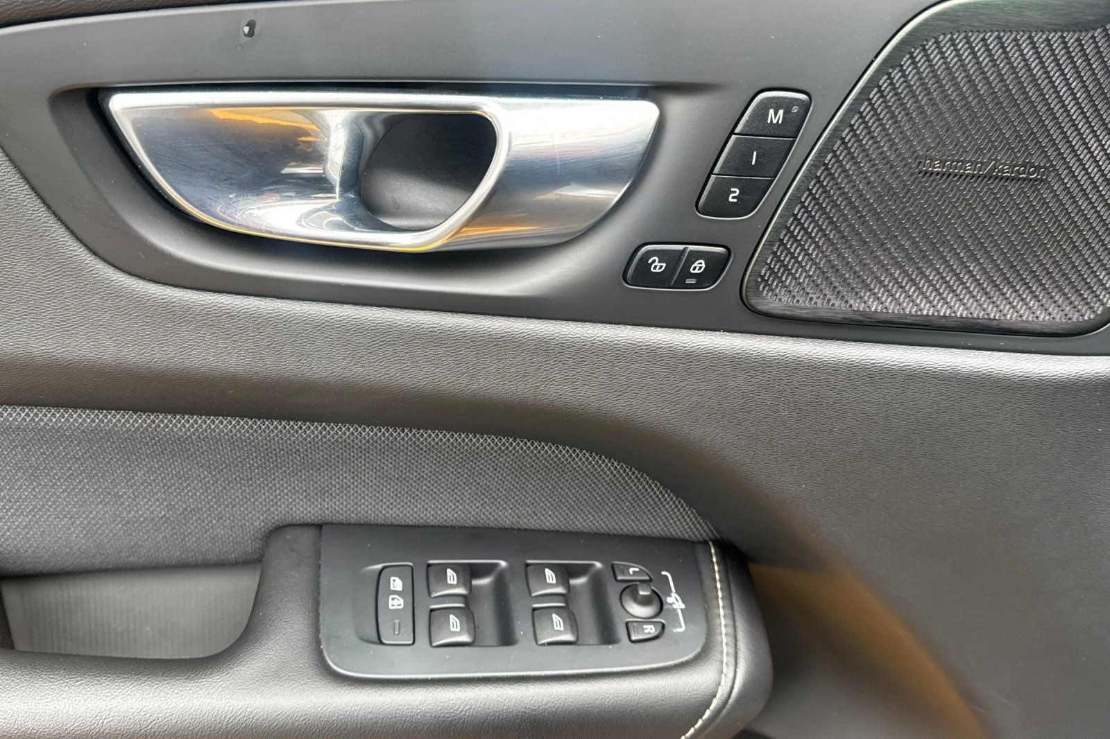 2021 Volvo XC60 Recharge Plug-In Hybrid T8 R-Design