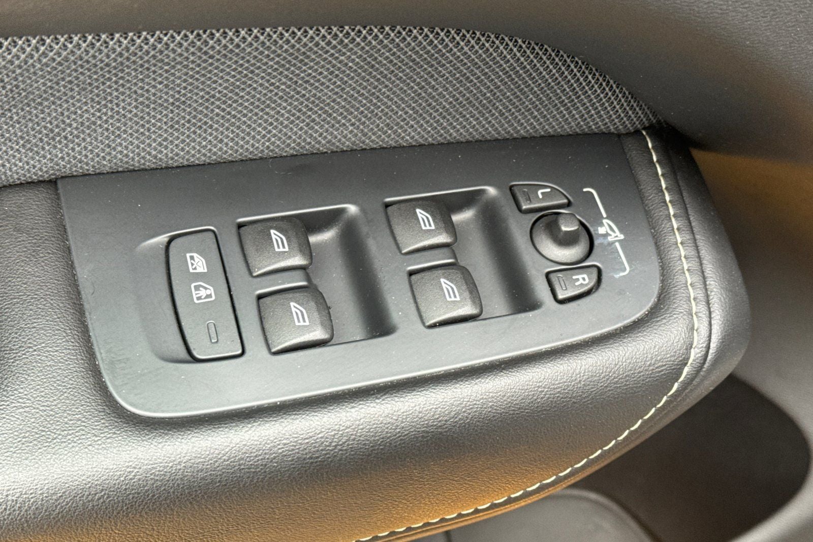 2021 Volvo XC60 Recharge Plug-In Hybrid T8 R-Design