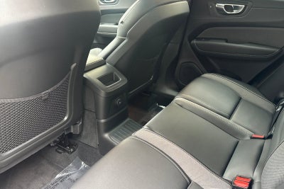 2021 Volvo XC60 Recharge Plug-In Hybrid T8 R-Design