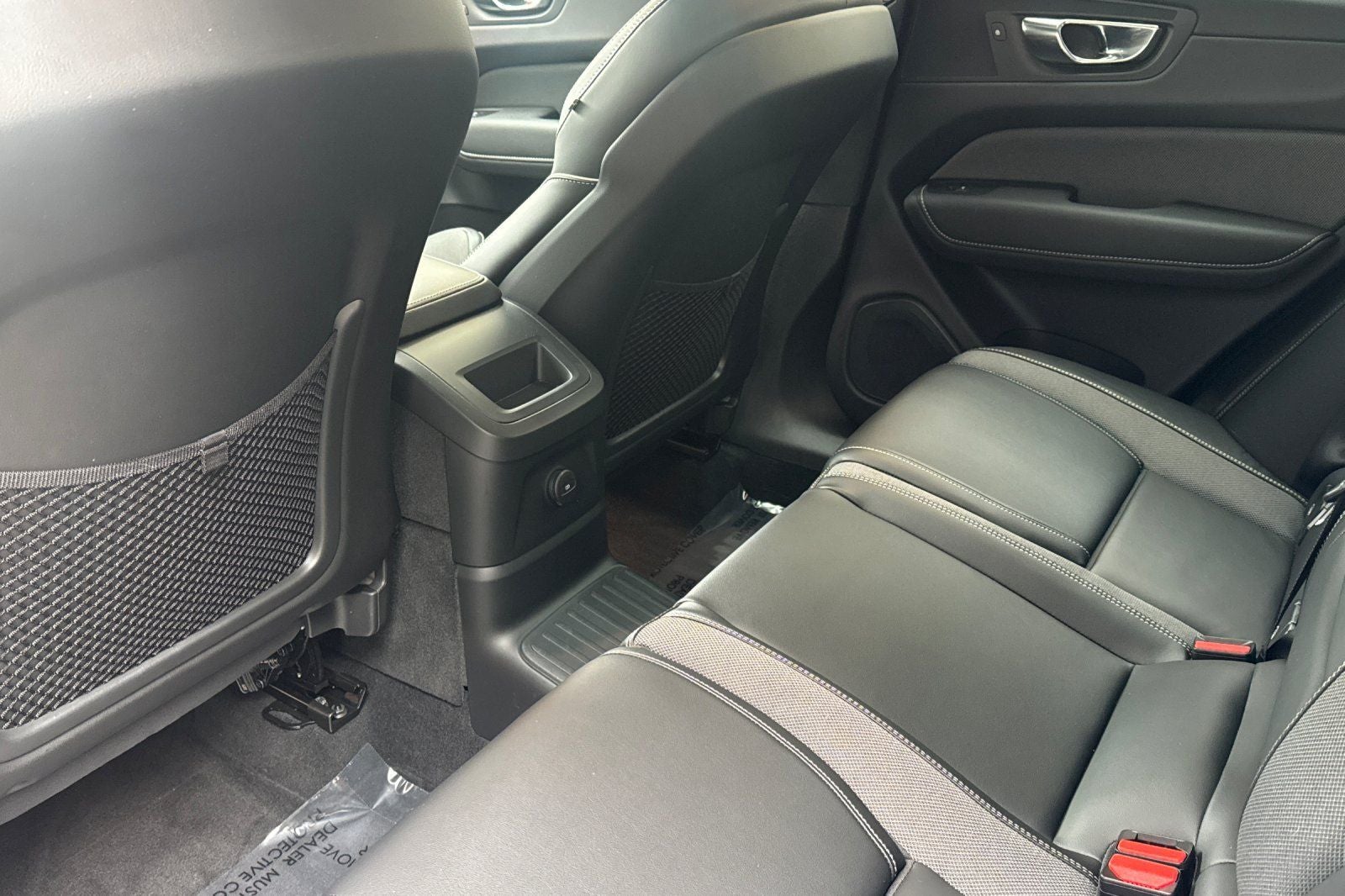 2021 Volvo XC60 Recharge Plug-In Hybrid T8 R-Design