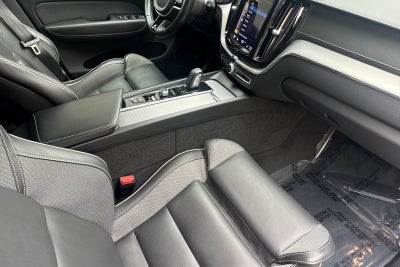 2021 Volvo XC60 Recharge Plug-In Hybrid T8 R-Design