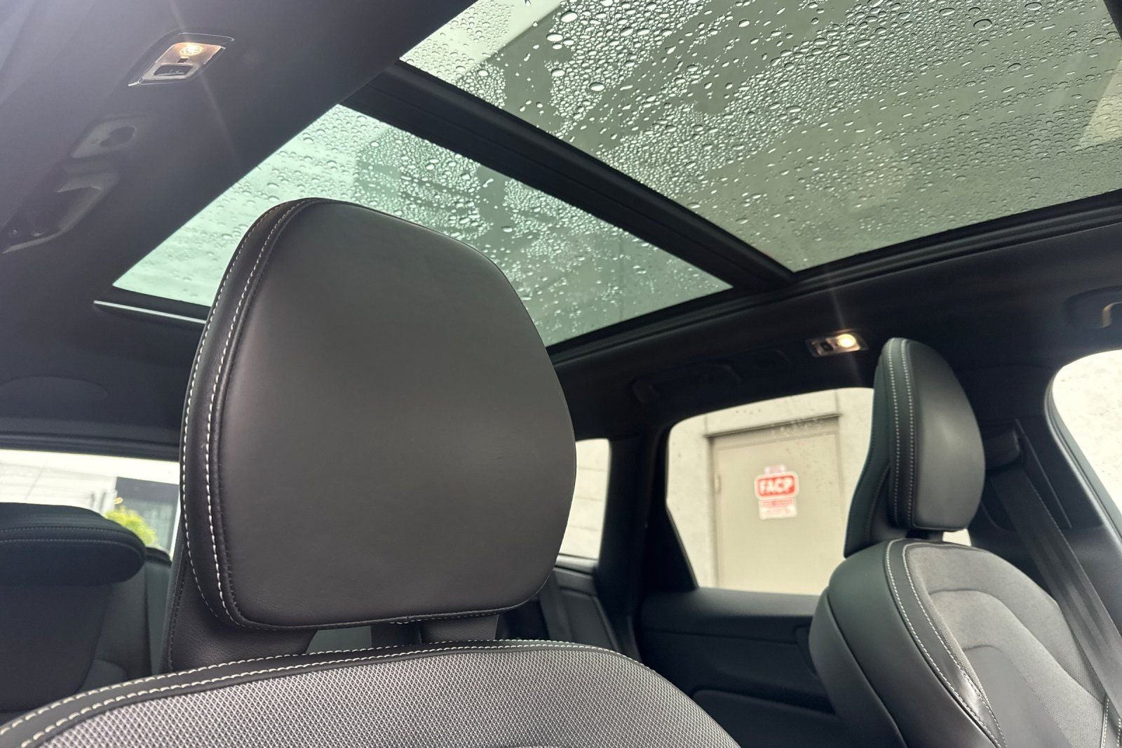 2021 Volvo XC60 Recharge Plug-In Hybrid T8 R-Design