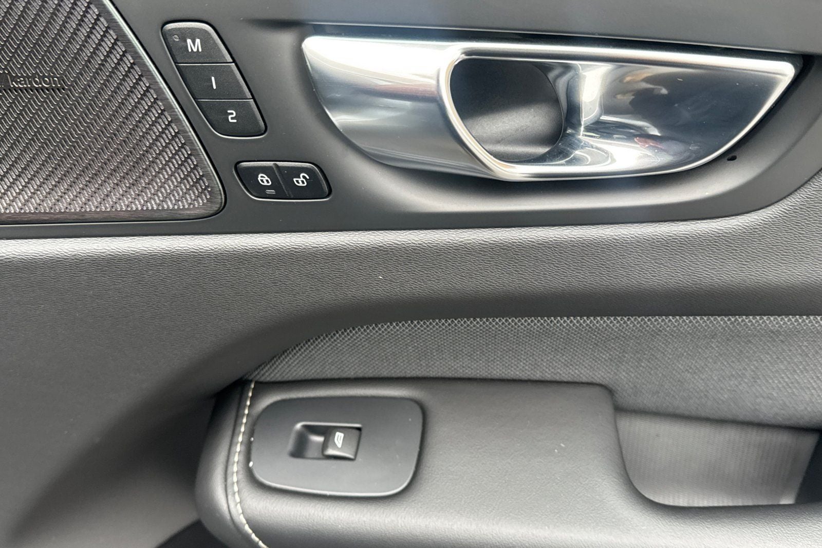 2021 Volvo XC60 Recharge Plug-In Hybrid T8 R-Design