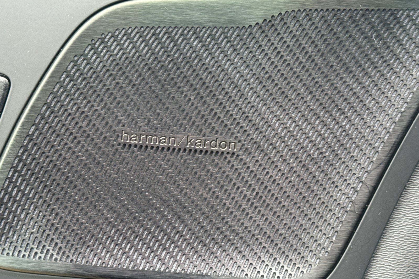 2021 Volvo XC60 Recharge Plug-In Hybrid T8 R-Design