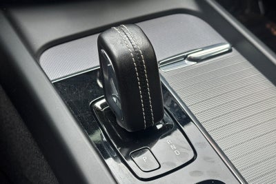 2021 Volvo XC60 Recharge Plug-In Hybrid T8 R-Design