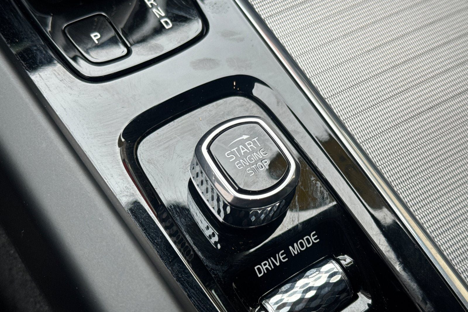 2021 Volvo XC60 Recharge Plug-In Hybrid T8 R-Design