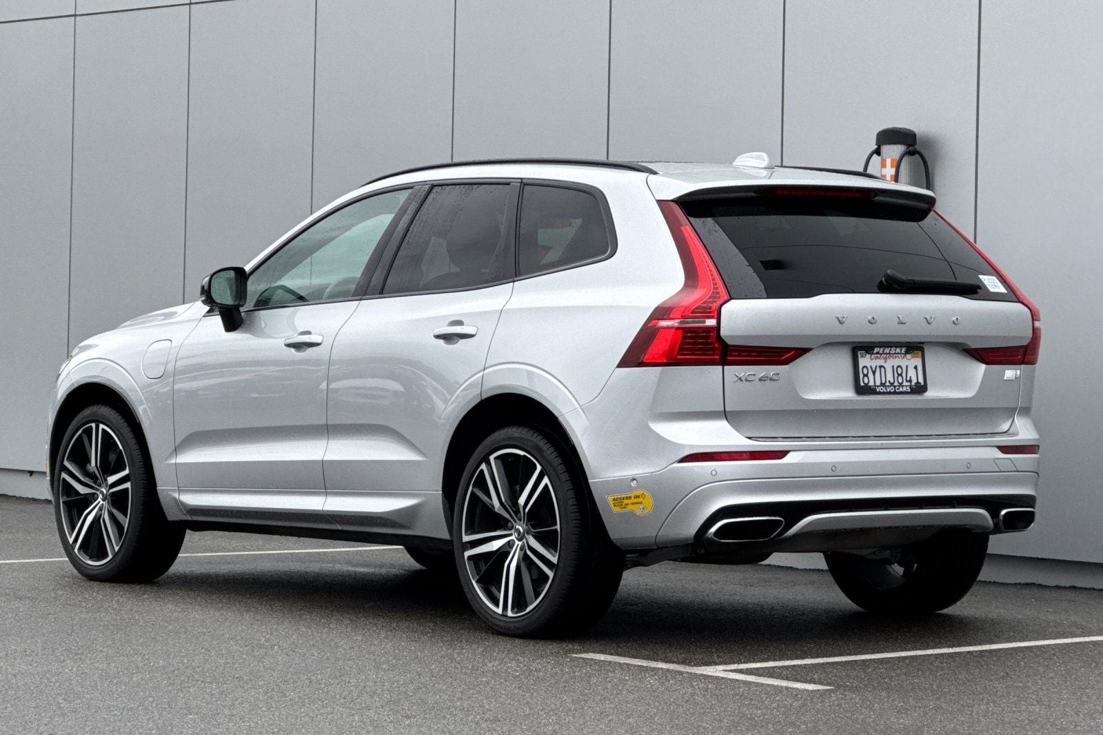 2021 Volvo XC60 Recharge Plug-In Hybrid T8 R-Design