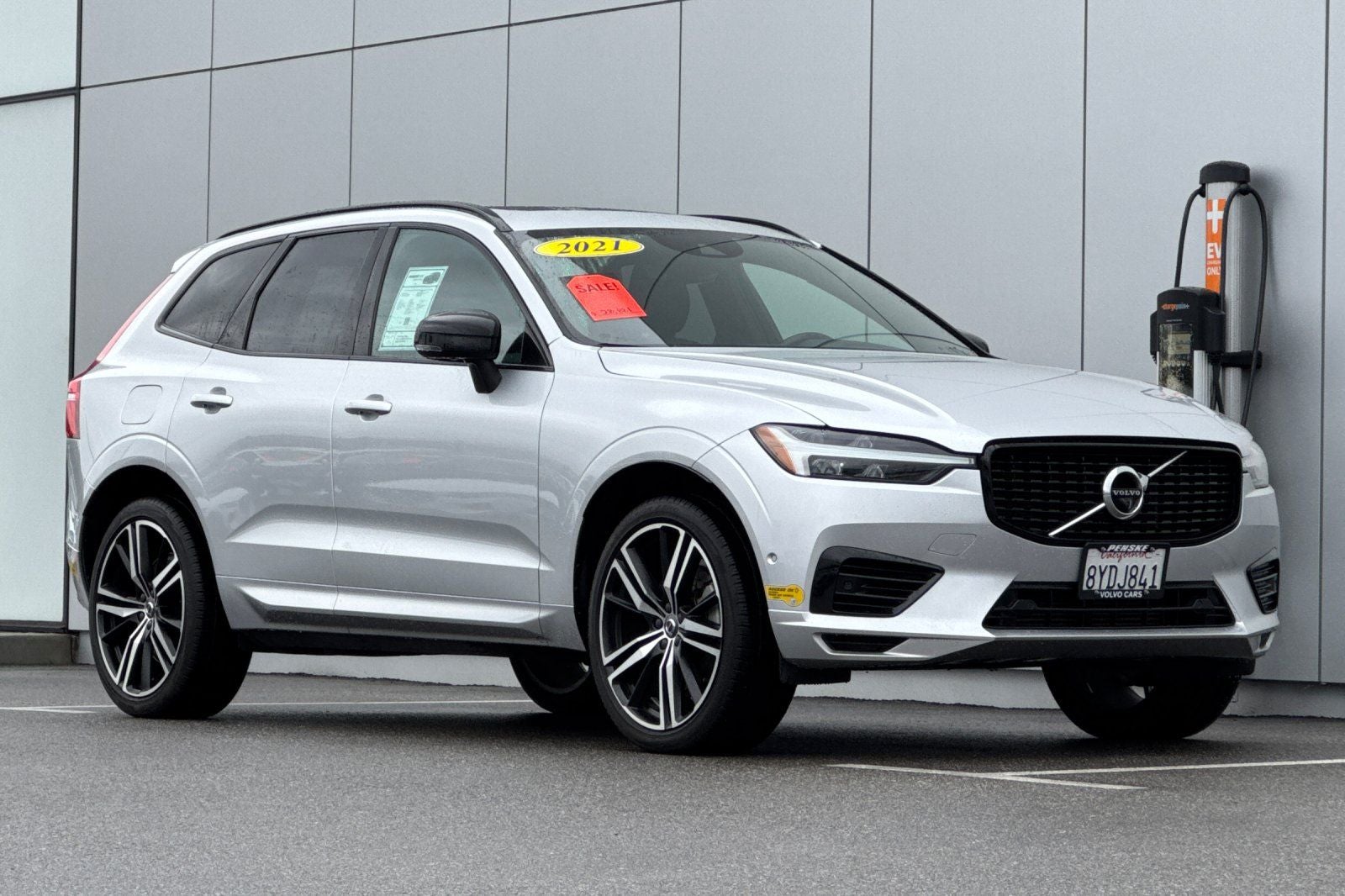 2021 Volvo XC60 Recharge Plug-In Hybrid T8 R-Design