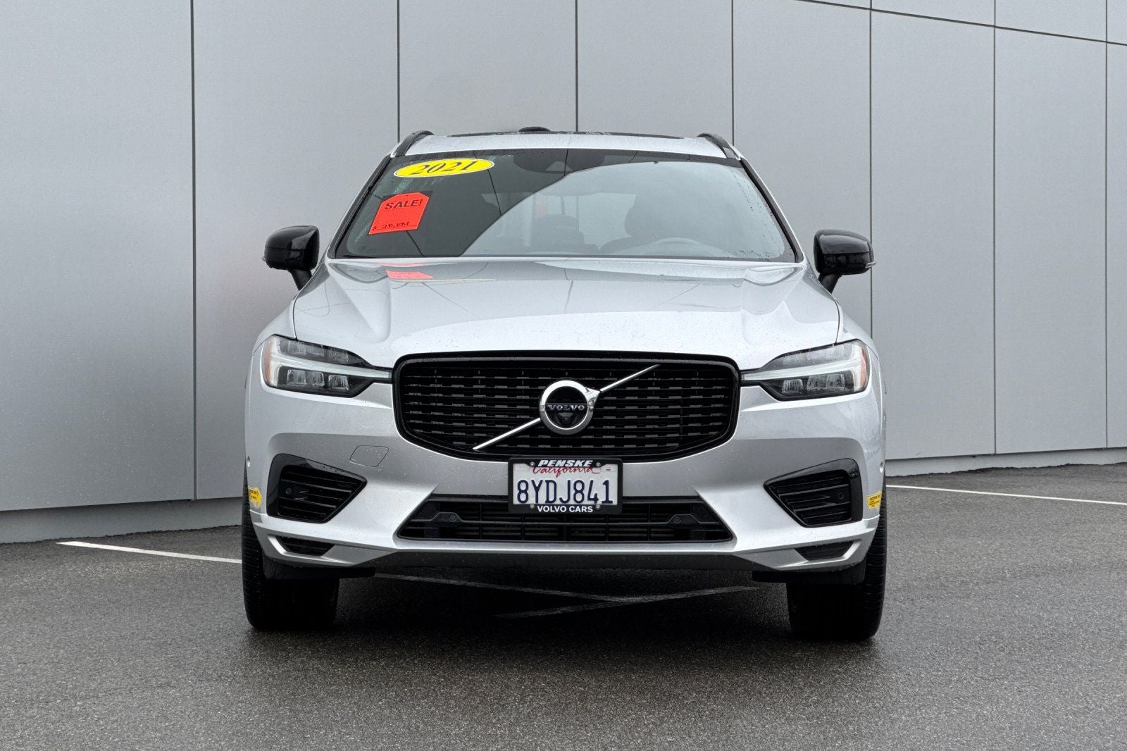 2021 Volvo XC60 Recharge Plug-In Hybrid T8 R-Design