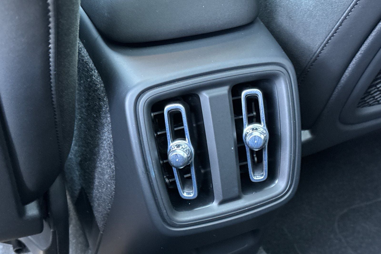 2023 Volvo XC40 Recharge Pure Electric Twin Plus