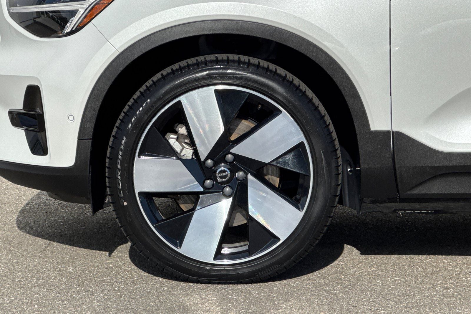 2023 Volvo XC40 Recharge Pure Electric Twin Plus