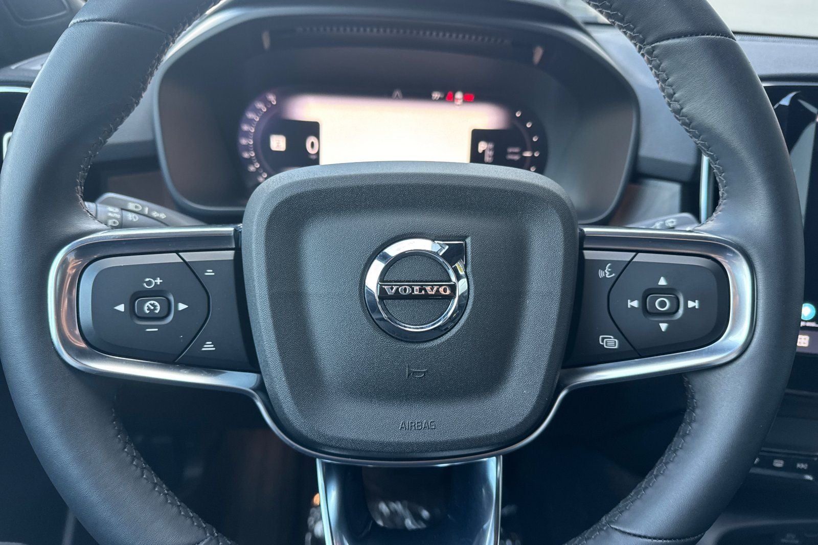 2023 Volvo XC40 Recharge Pure Electric Ultimate