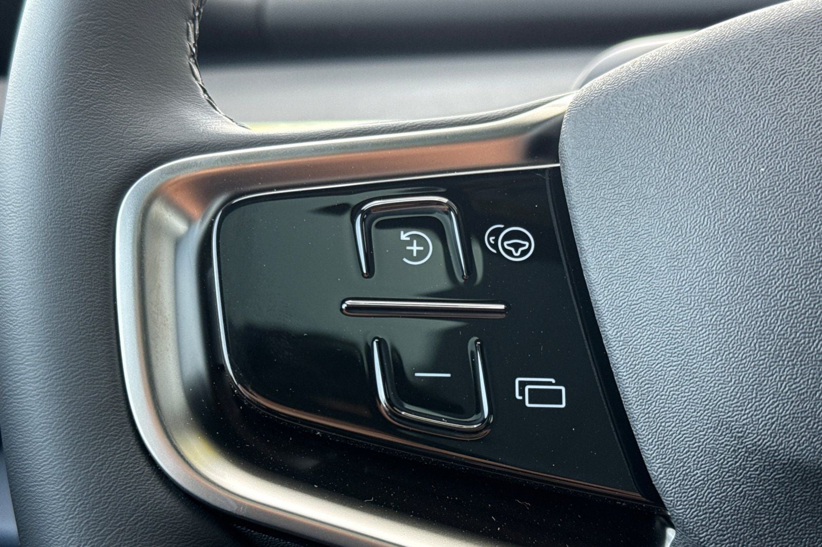 2026 Volvo EX30 Twin Motor Cross Country Ultra