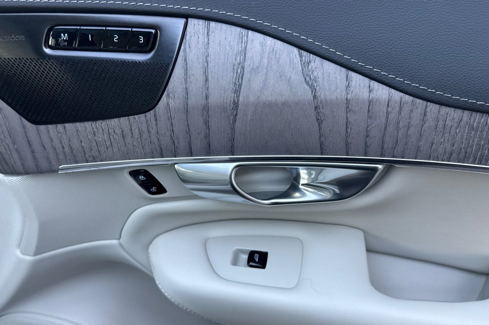 2023 Volvo XC90 Recharge Plug-In Hybrid Ultimate