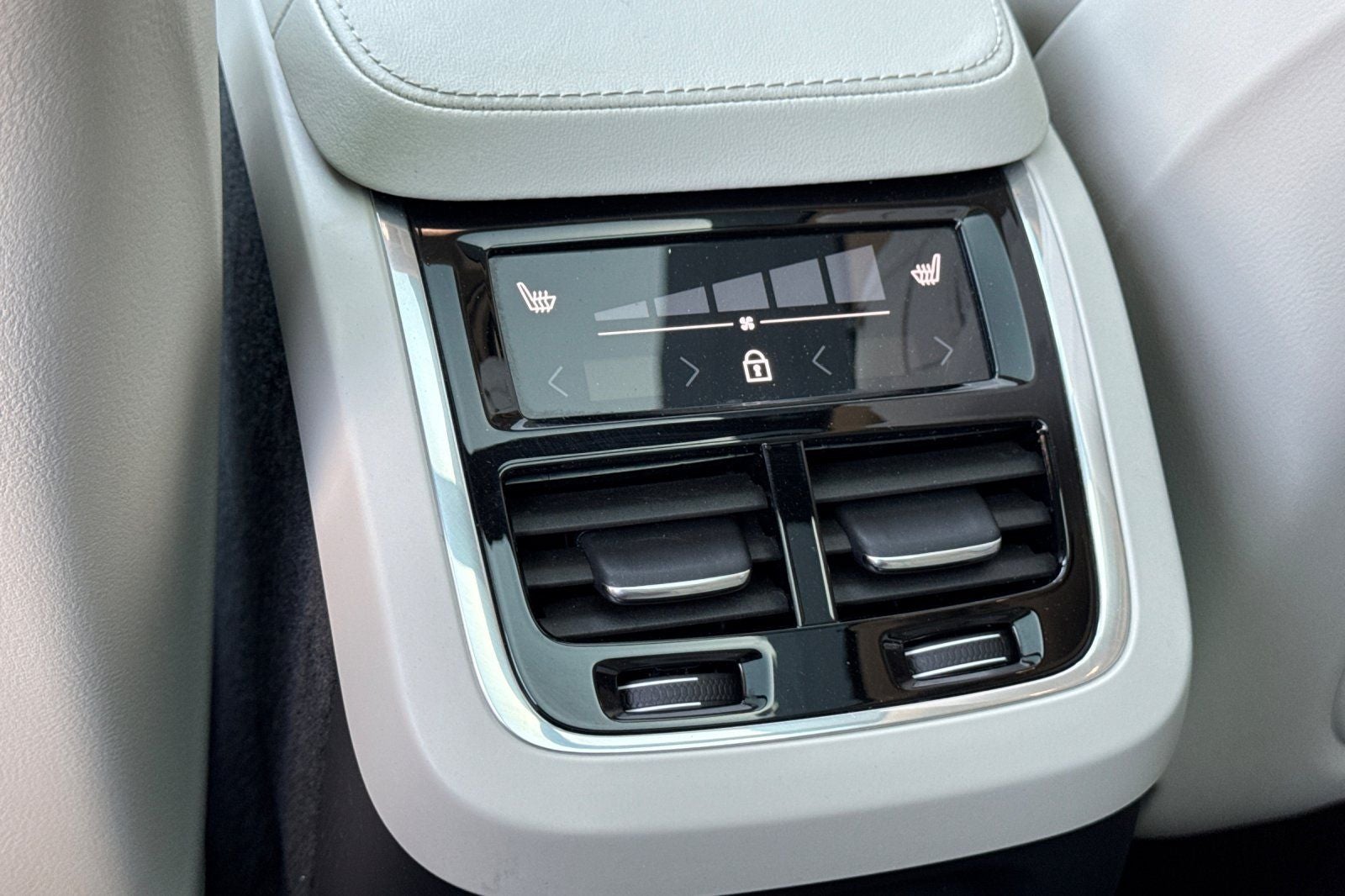 2023 Volvo XC90 Recharge Plug-In Hybrid Ultimate