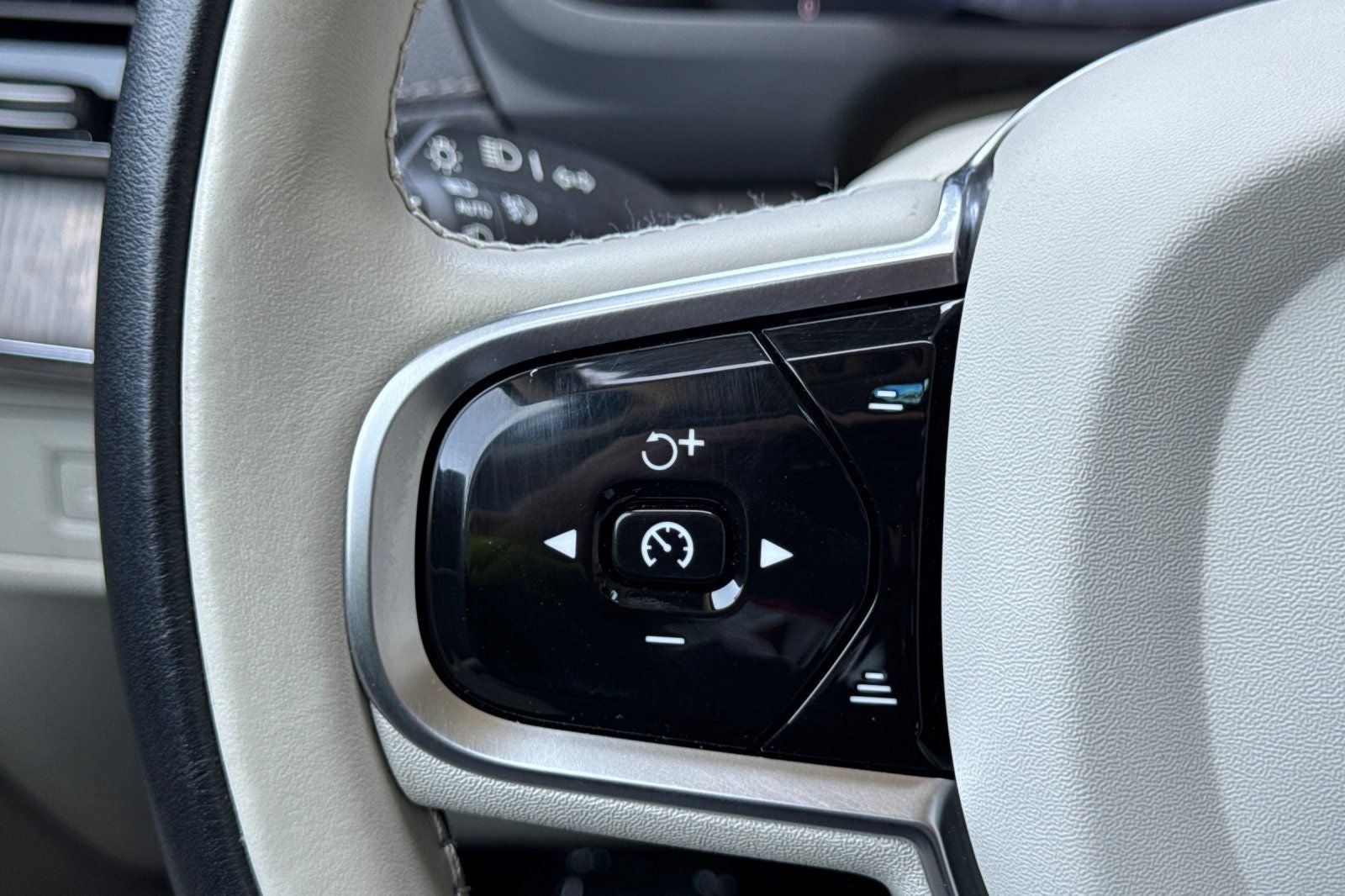2023 Volvo XC90 Recharge Plug-In Hybrid Ultimate